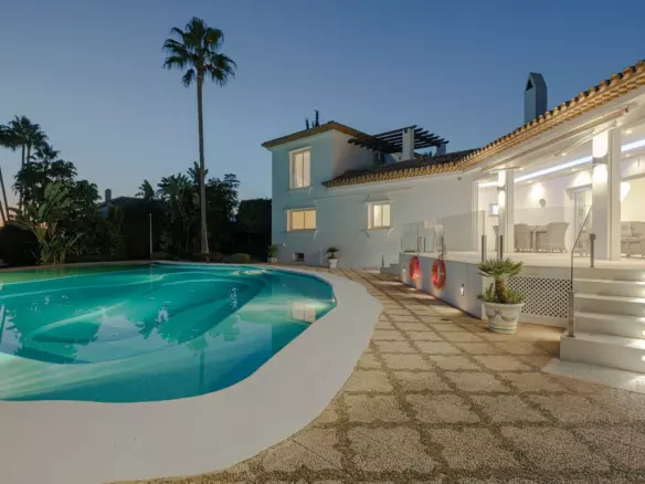 6-bedroom Villa In Estepona, Spain (835 M²)
