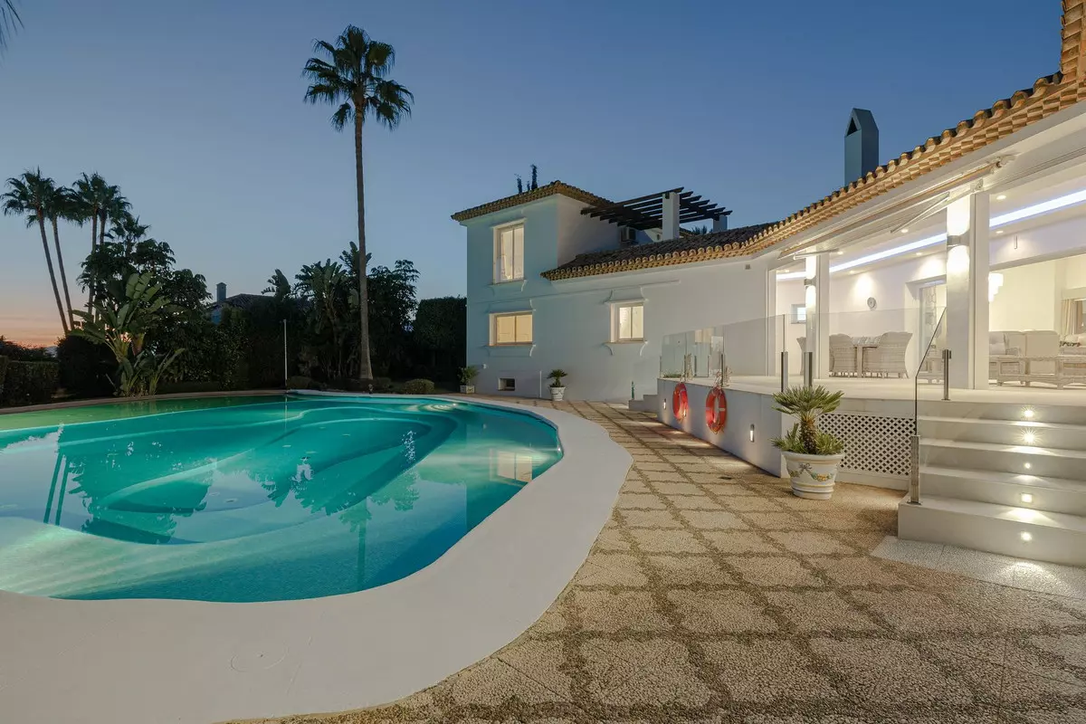 6-bedroom Villa In Estepona, Spain (835 M²)