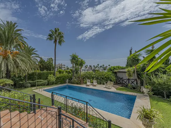 4-bedroom Villa In Estepona, Spain (384 M²)