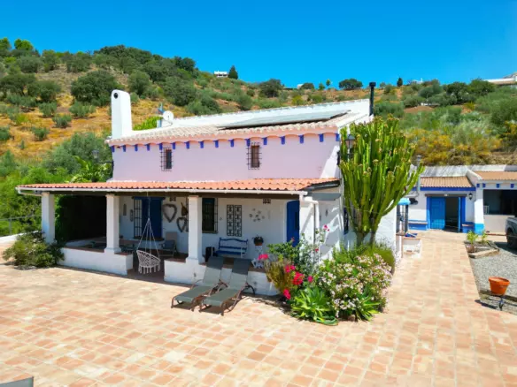 3-bedroom Villa In Riogordo, Spain (229 M²)