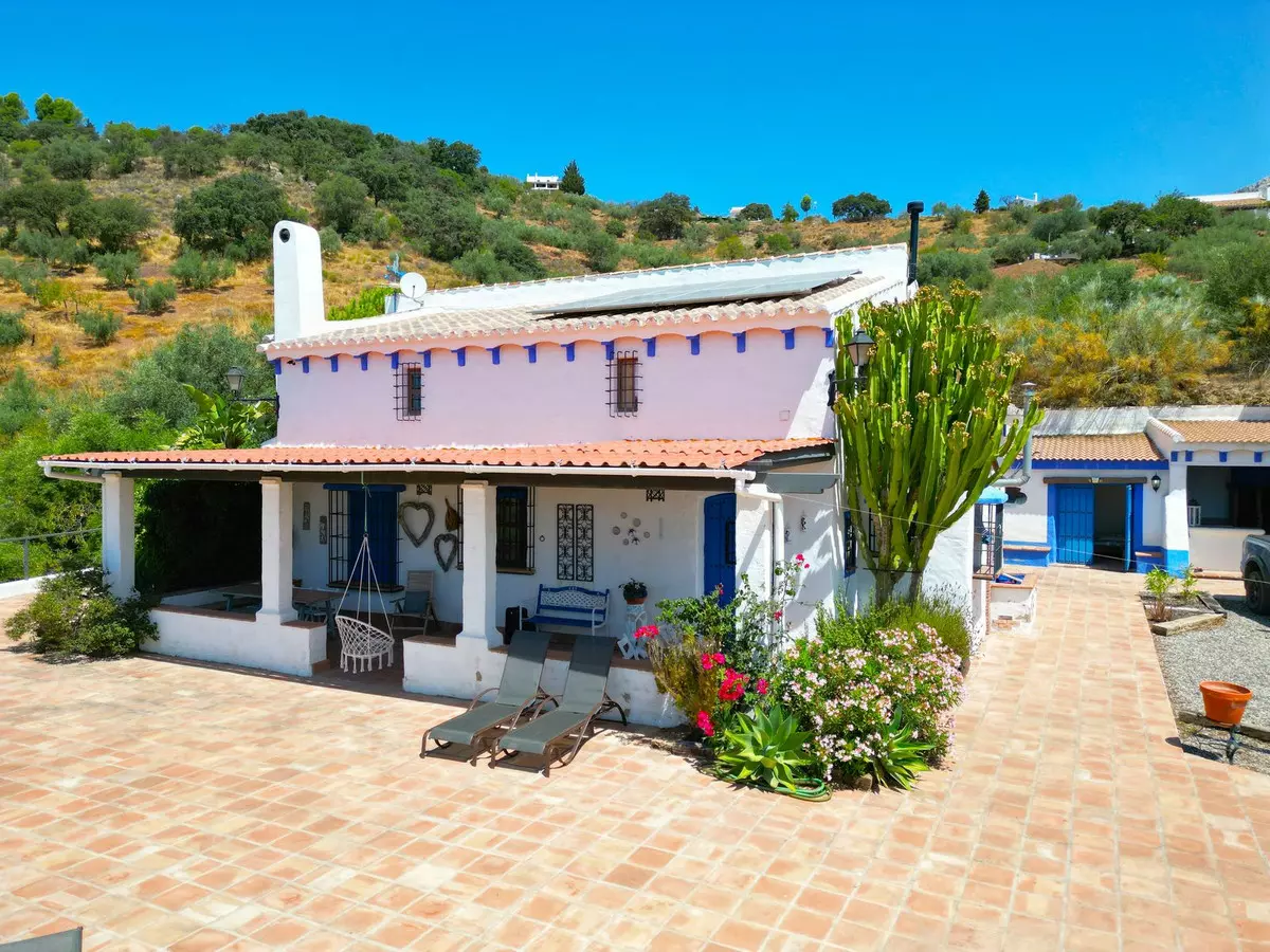 3-bedroom Villa In Riogordo, Spain (229 M²)