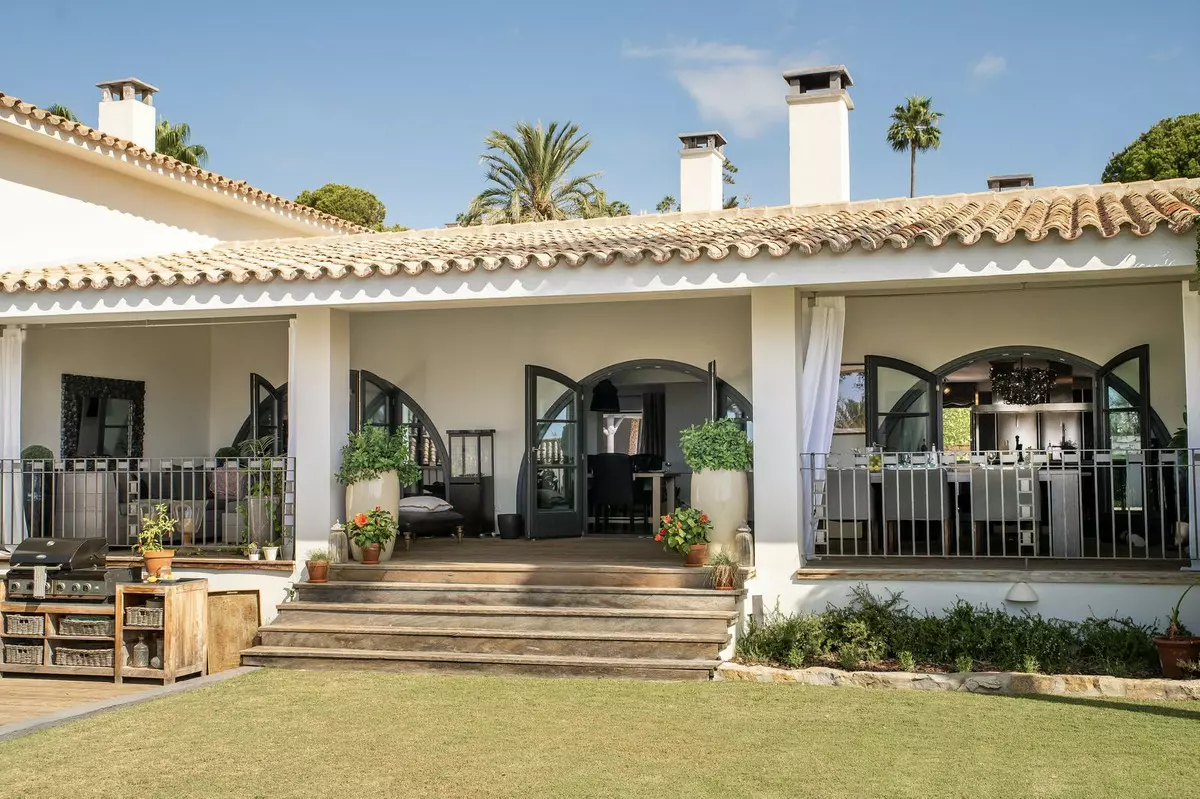 5-bedroom Villa In Estepona, Spain (595 M²)