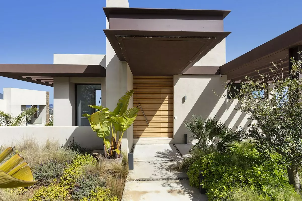 5-bedroom Villa In Benahavis, Spain (407 M²)