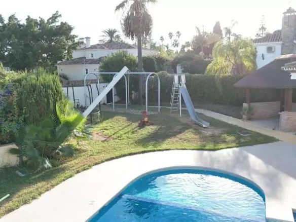 4-bedroom Villa In Estepona, Spain (380 M²)