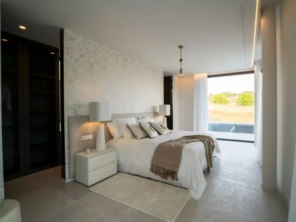 6-bedroom Villa In Estepona, Spain (1.182 M²)