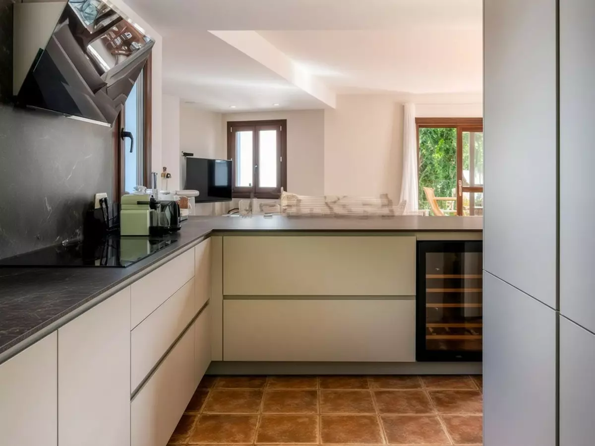 4-bedroom Villa In Estepona, Spain (240 M²)