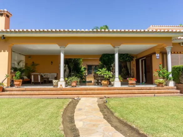 6-bedroom Villa In Estepona, Spain (531 M²)