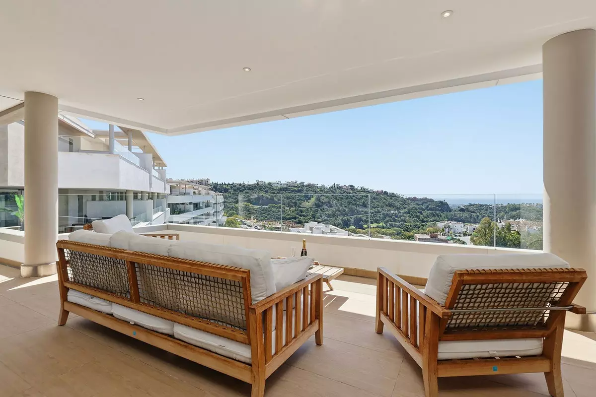 3-bedroom Apartment In Benahavis, Spain (160 M²)