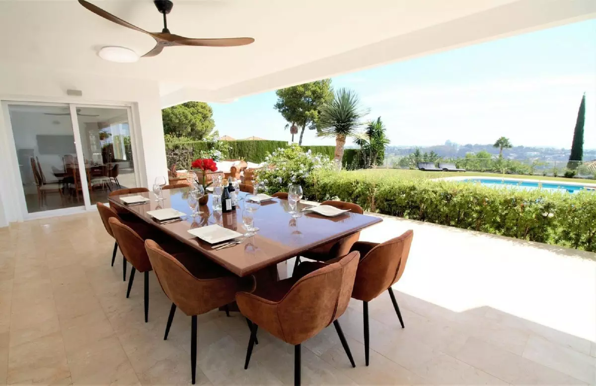 10-bedroom Villa In Estepona, Spain (878 M²)