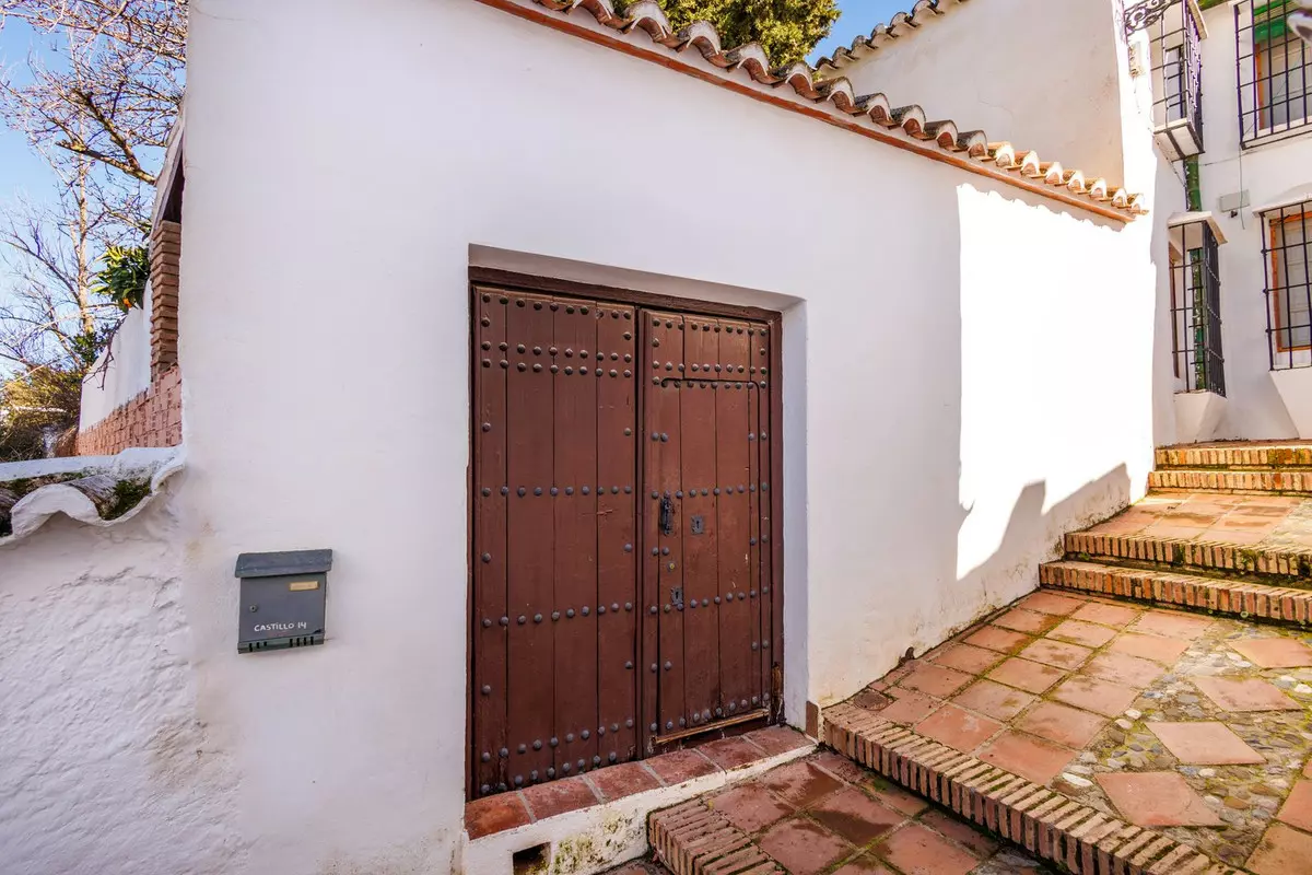 3-bedroom Town House In Comares, Spain (142 M²)