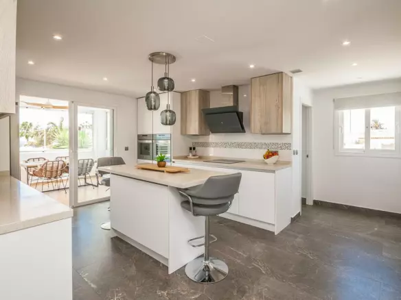 6-bedroom Villa In Estepona, Spain (483 M²)
