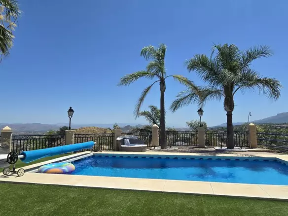 5-bedroom Country House In Coín, Spain (197 M²)