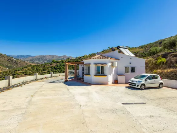 3-bedroom Country House In Cómpeta, Spain (178 M²)