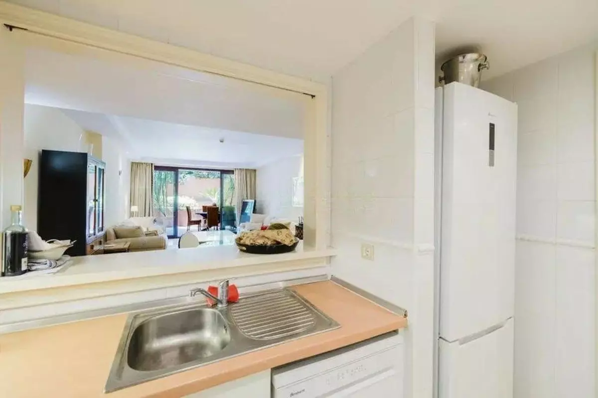 2-bedroom Apartment In Estepona, Spain (171 M²)