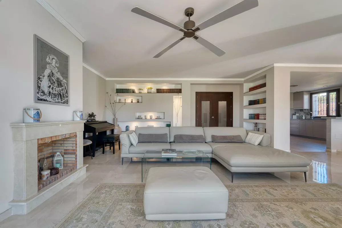 5-bedroom Villa In Marbella, Spain (418 M²)