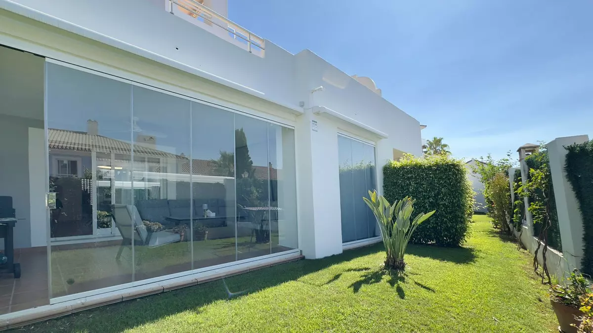 2-bedroom Apartment In Estepona, Spain (92 M²)