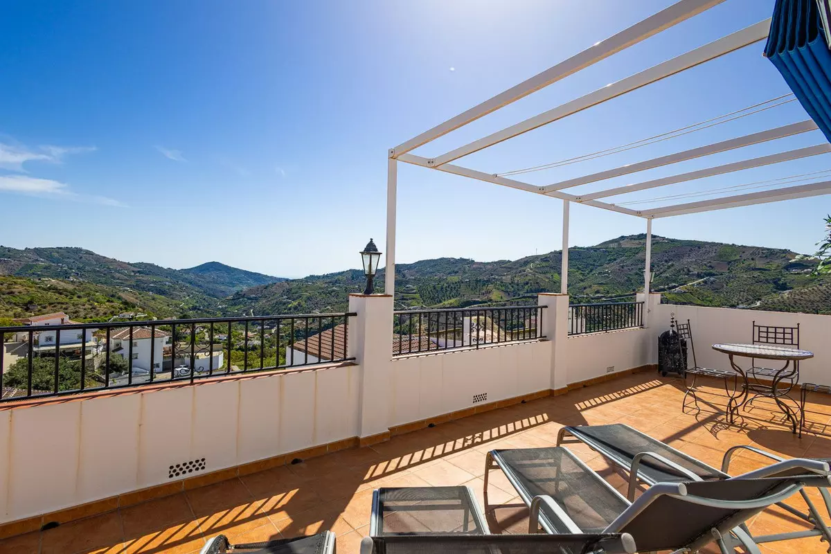 5-bedroom Town House In Canillas De Albaida, Spain (449 M²)
