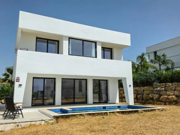 3-bedroom Villa In Manilva, Spain (218 M²)