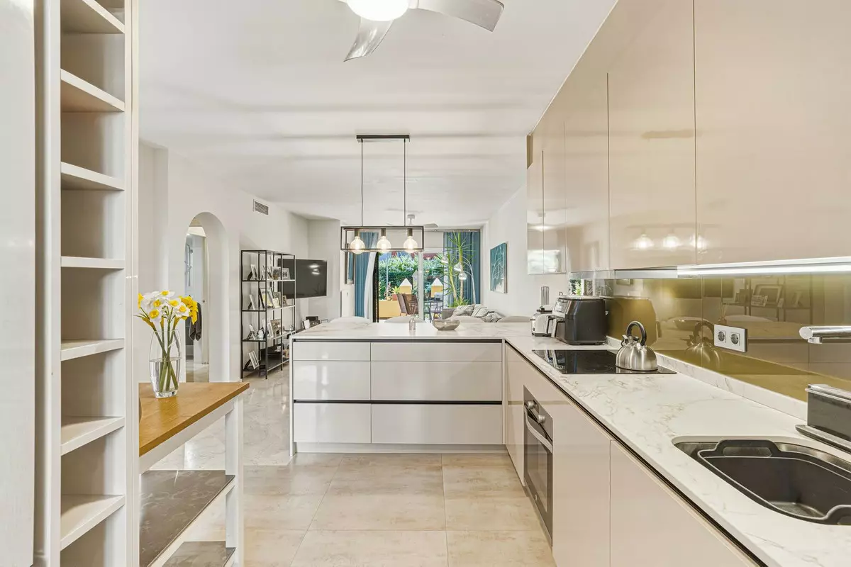2-bedroom Apartment In Marbella, Spain (85 M²)