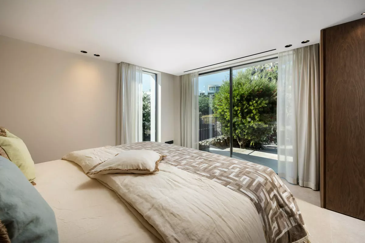 5-bedroom Villa In Marbella, Spain (785 M²)
