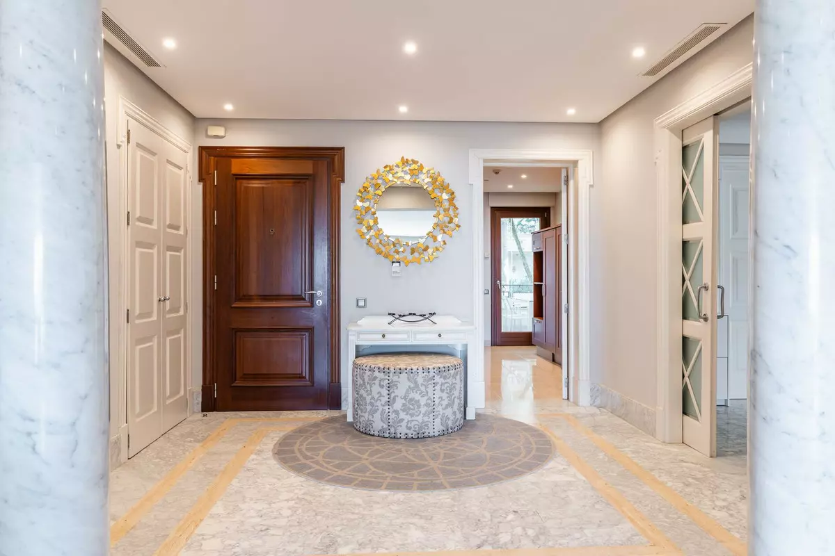 3-bedroom Apartment In Marbella, Spain (226 M²)