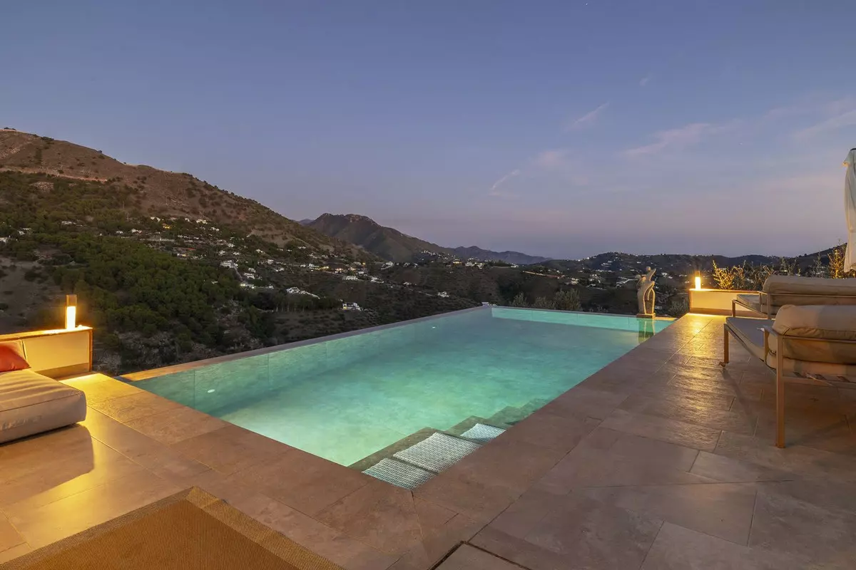 4-bedroom Villa In Cómpeta, Spain (227 M²)