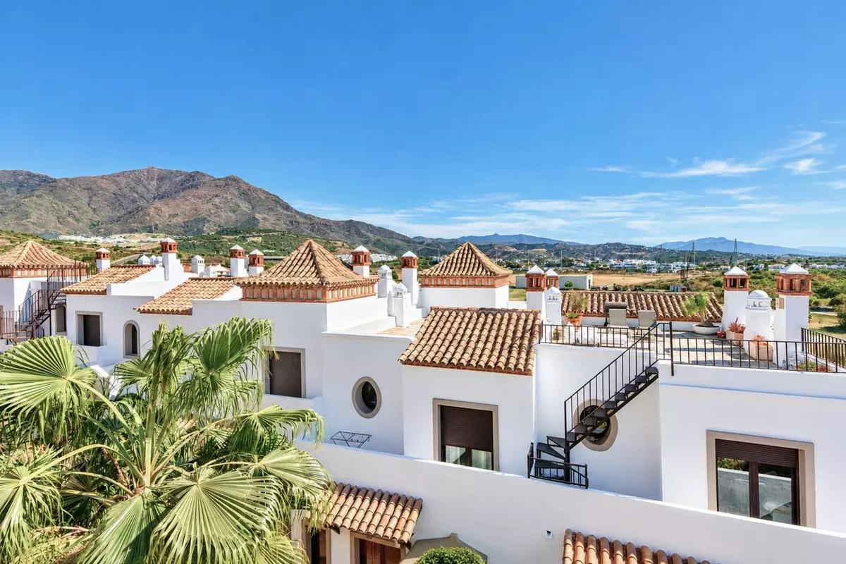 3-bedroom Town House In Estepona, Spain (195 M²)