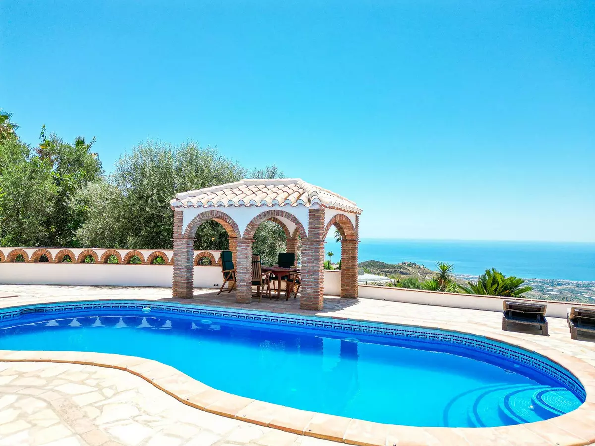 4-bedroom Villa In Vélez – Málaga, Spain (181 M²)