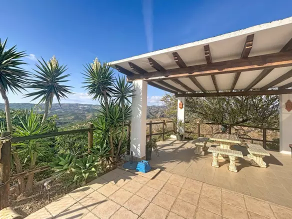3-bedroom Villa In Vélez – Málaga, Spain (124 M²)