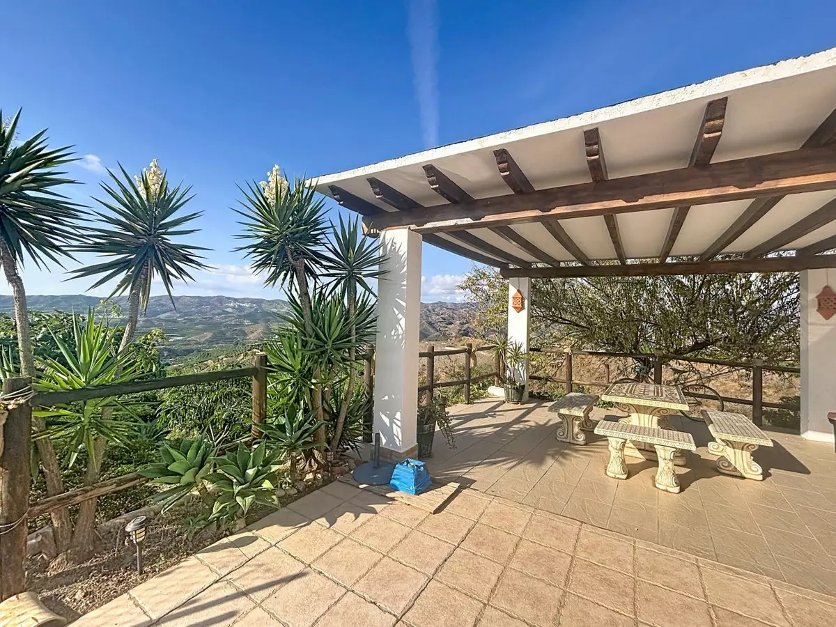 3-bedroom Villa In Vélez – Málaga, Spain (124 M²)