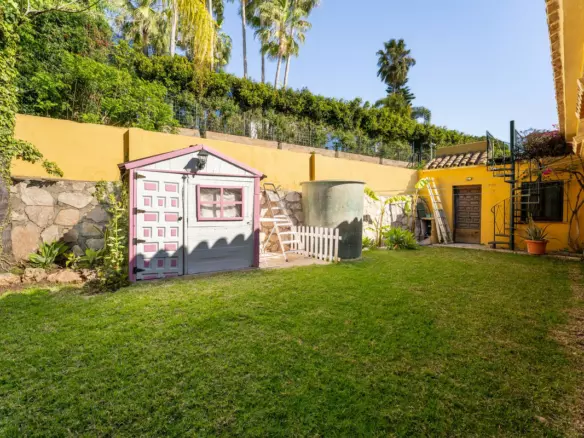5-bedroom Villa In Estepona, Spain (169 M²)