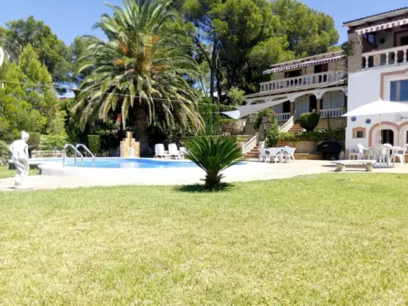 5-bedroom Villa In Calvià, Spain (400 M²)