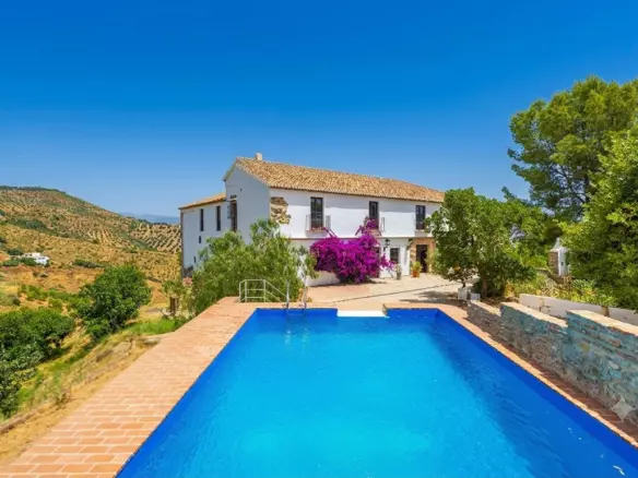 8-bedroom Country House In Colmenar, Spain (1.094 M²)