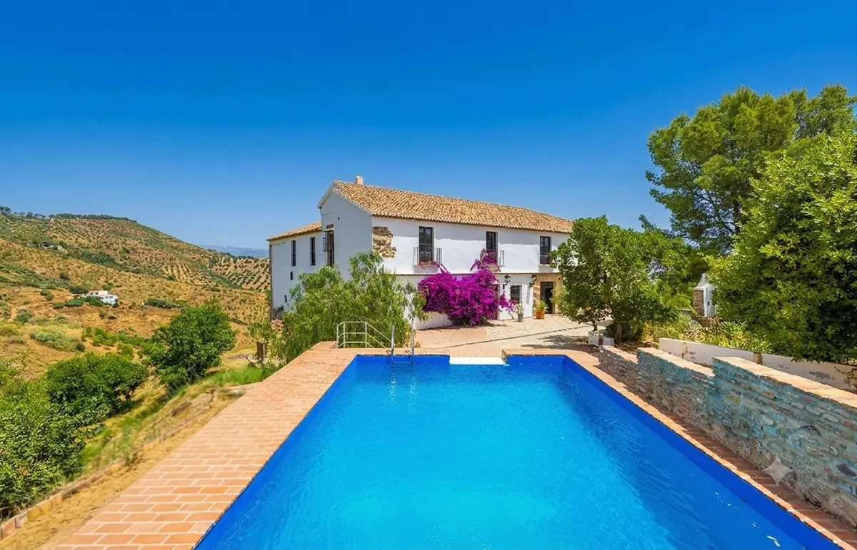 8-bedroom Country House In Colmenar, Spain (1.094 M²)