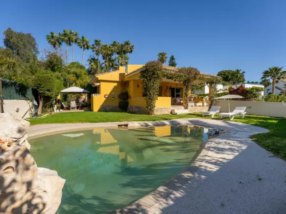 5-bedroom Villa In Estepona, Spain (169 M²)
