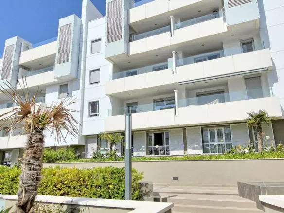 3-bedroom Apartment In Marbella, Spain (99 M²)