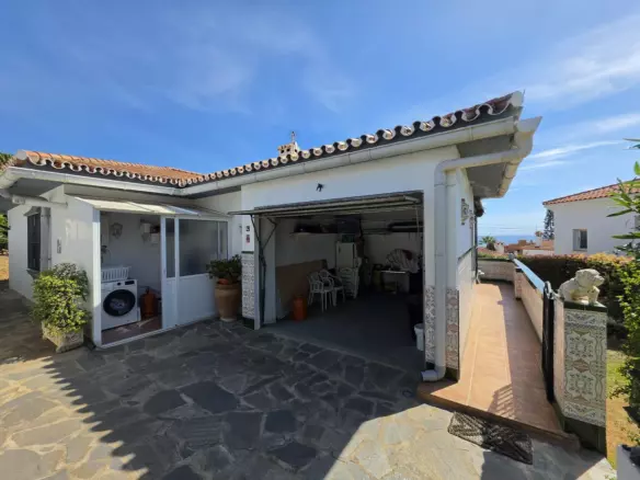 2-bedroom Villa In Estepona, Spain (130 M²)