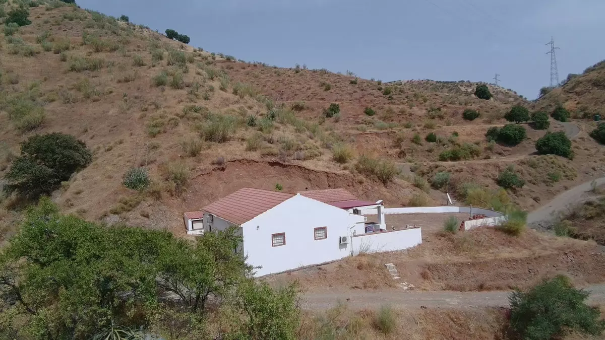 3-bedroom Villa In Álora, Spain (123 M²)