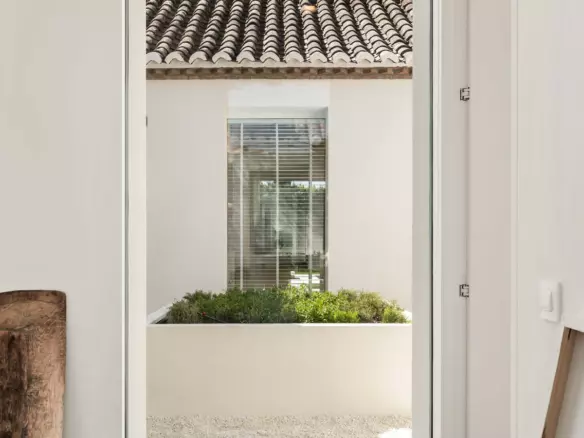 4-bedroom Villa In Estepona, Spain (262 M²)