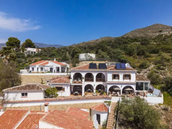 5-bedroom Villa In Cómpeta, Spain (567 M²)