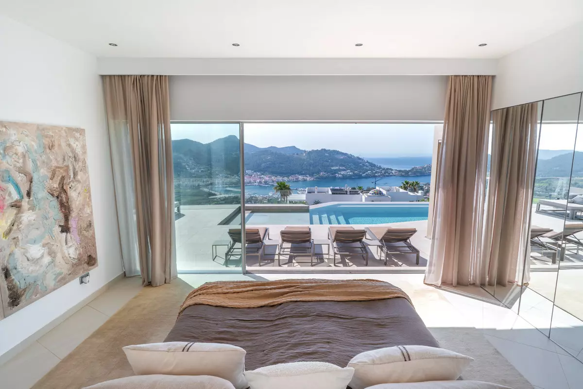 5-bedroom Villa In Andratx, Spain (824 M²)
