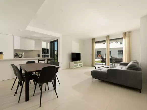 3-bedroom Apartment In Fuengirola, Spain (93 M²)