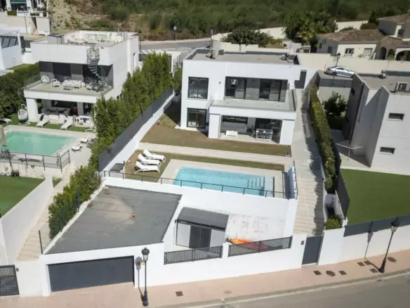 3-bedroom Villa In Manilva, Spain (168 M²)