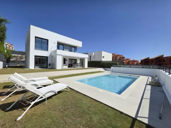 3-bedroom Villa In Manilva, Spain (168 M²)
