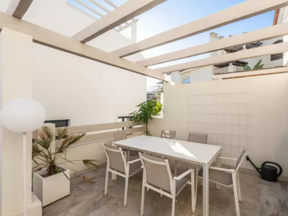 3-bedroom Town House In Estepona, Spain (170 M²)