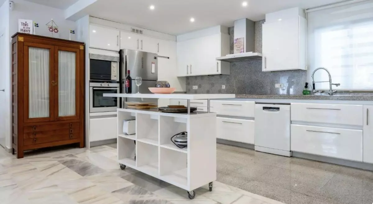 4-bedroom Apartment In Marbella, Spain (116 M²)