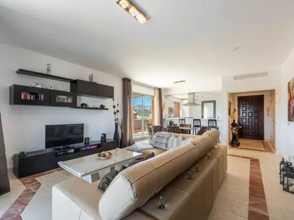 3-bedroom Apartment In Estepona, Spain (169 M²)