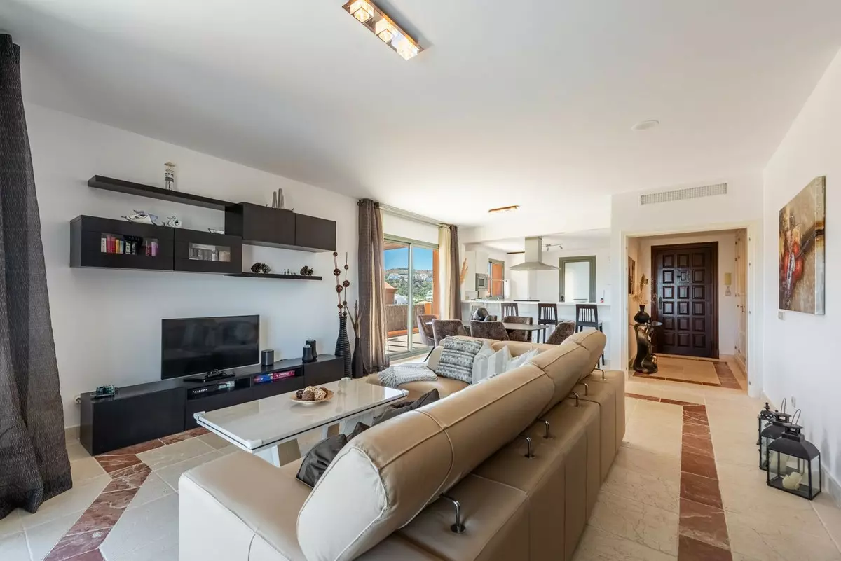 3-bedroom Apartment In Estepona, Spain (169 M²)