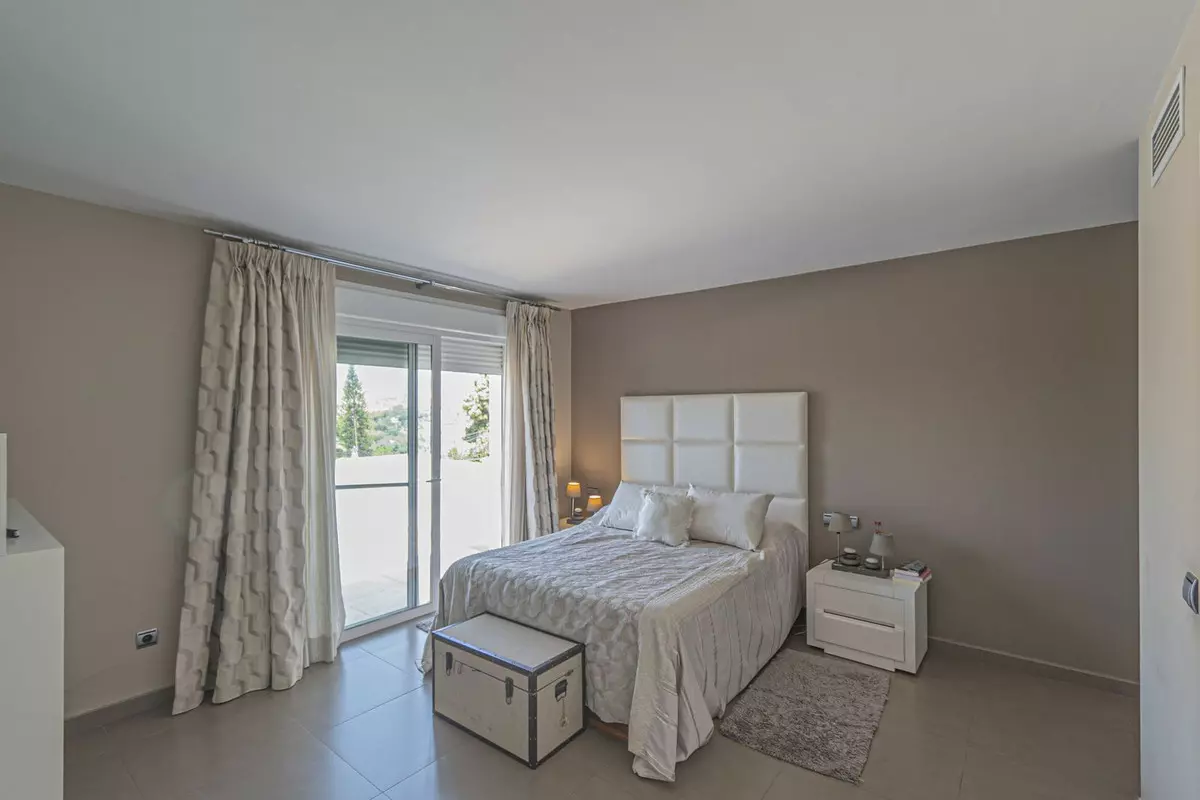 5-bedroom Villa In Marbella, Spain (275 M²)