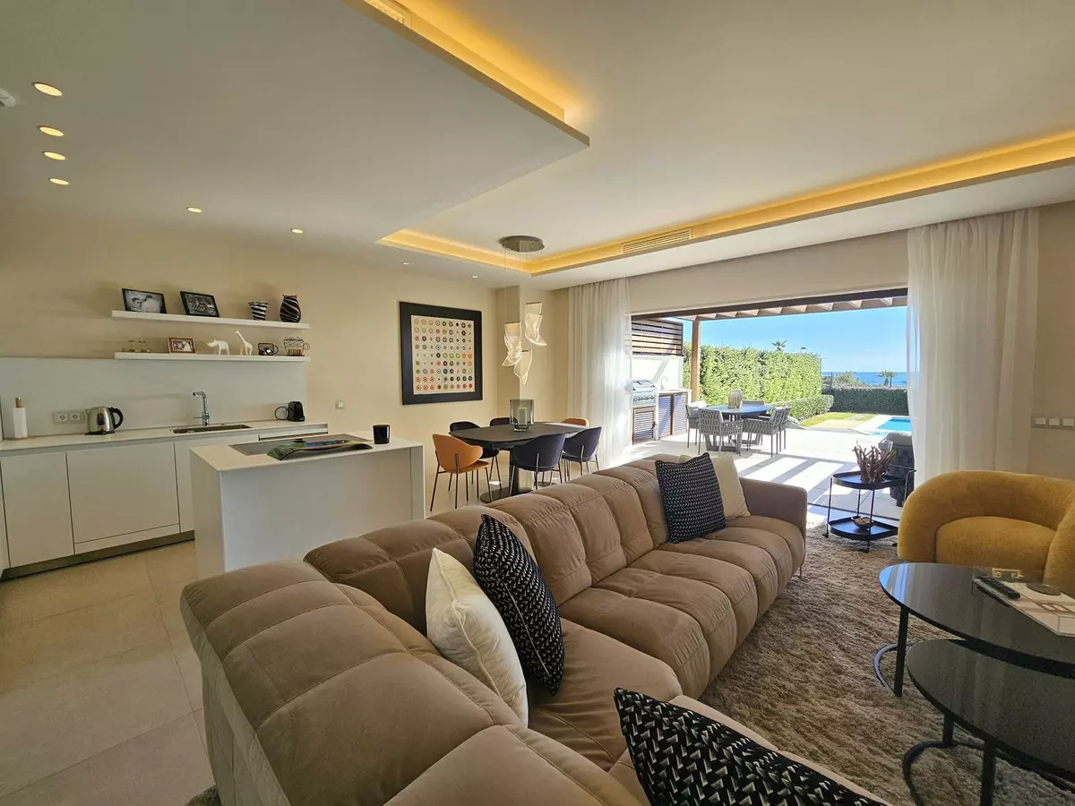 4-bedroom Town House In Estepona, Spain (291 M²)